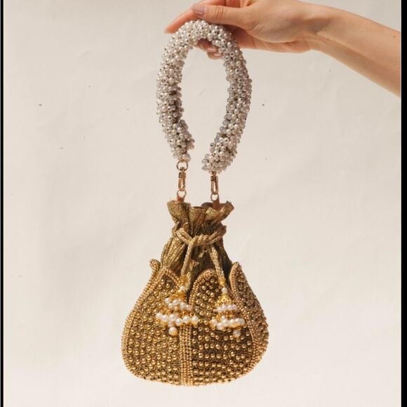 Ramla Leyla Embroided Lotus gold pearl Clutch
100% handmade by skilled artisans. - Picture 3 of 5